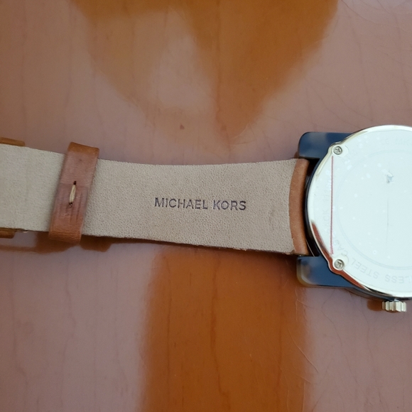Michael Kors Watch - Picture 2 of 4